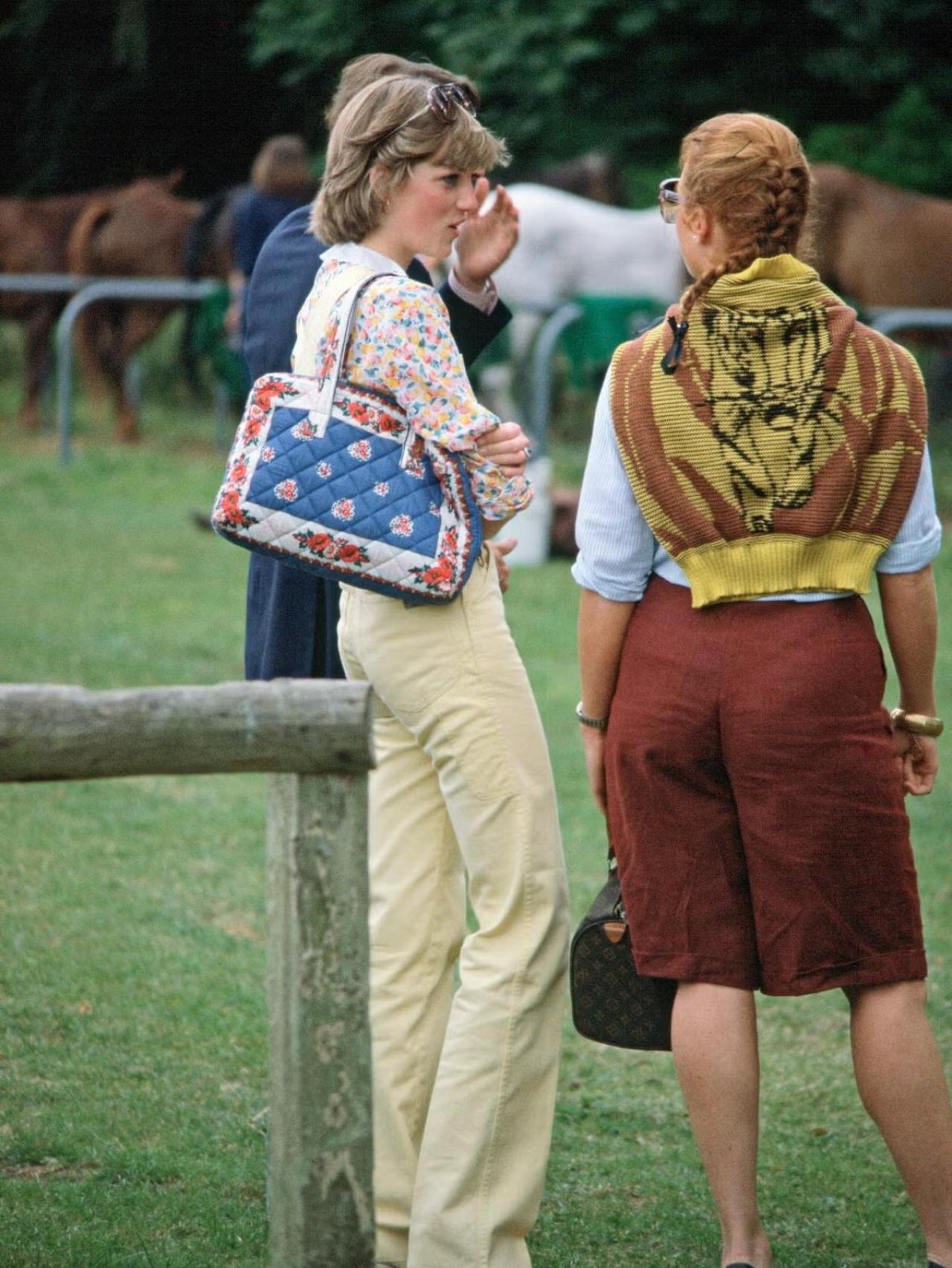Lady Di en una foto de archivo con el Souleiado Adiana Pompadour.