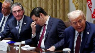 Donald Trump, junto a su secretario de Estado, Marco Rubio, durante una reunión de gabinete en la Casa Blanca en Washington D.C., Estados Unidos, el 26 de agosto de 2025.