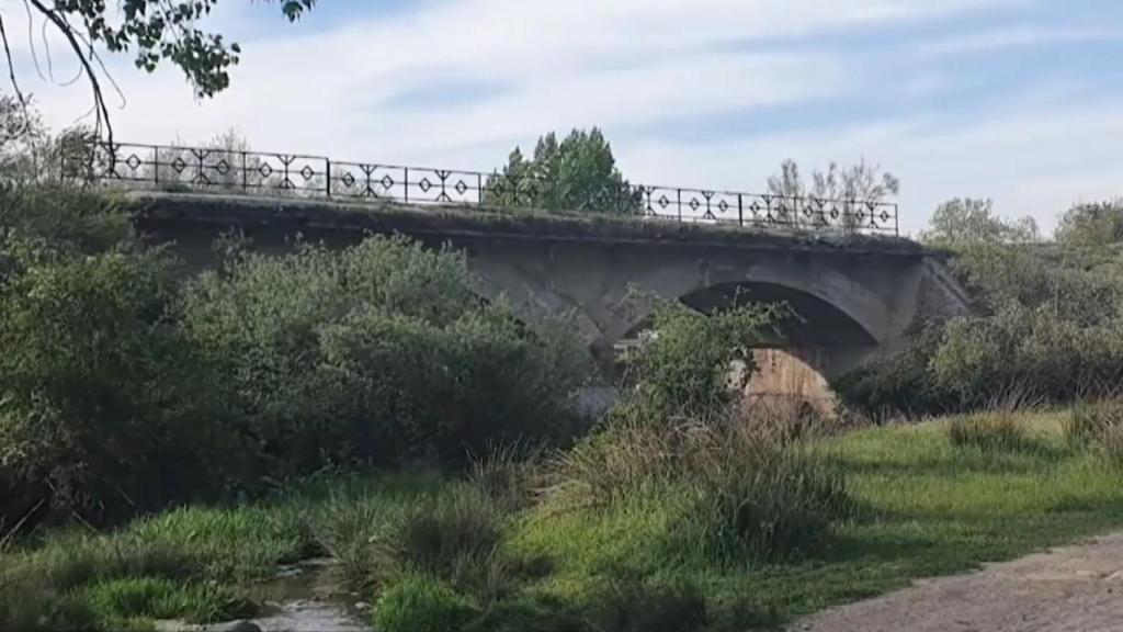 Puente de Villamanta por donde pasaban las vías del tren y también escenario de películas del oeste de los 60.