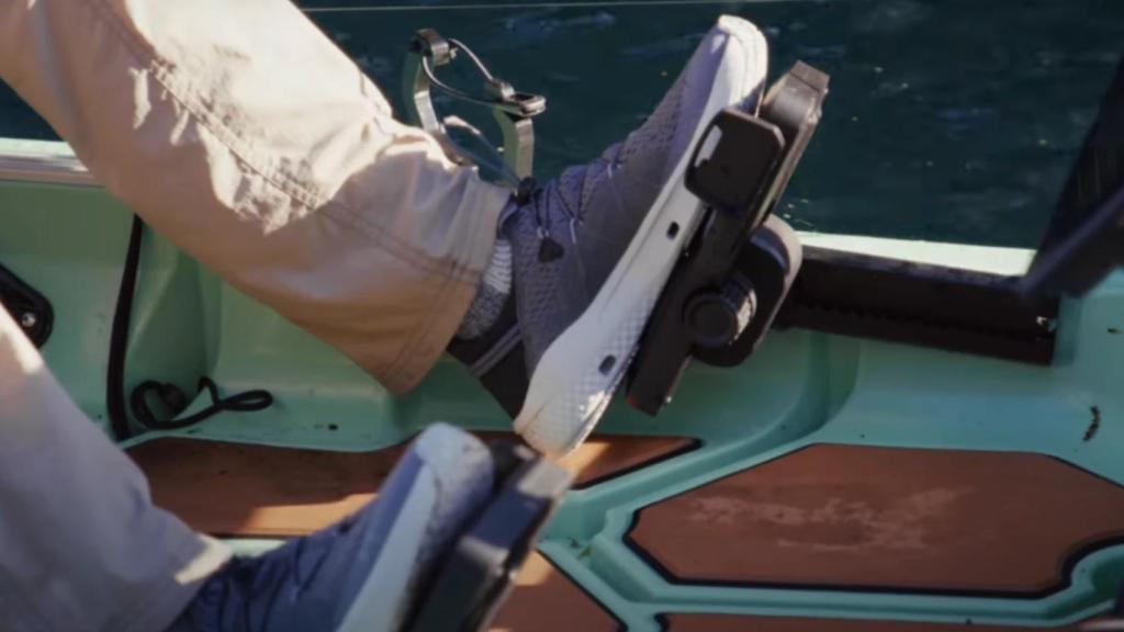 El motor eléctrico Garmin Force Current sirve para usar un kayak como si fuese un coche.