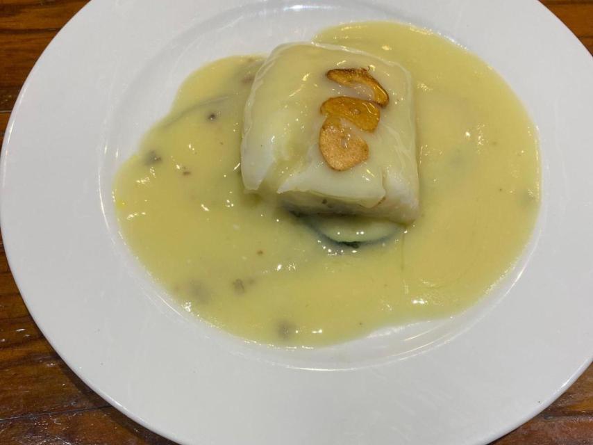 El suculento bacalao al pil-pil que elaboran en el lugar