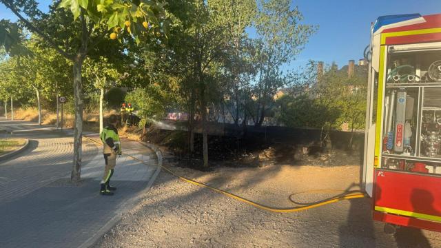 Actuación de los Bomberos de Valladolid en la calle Cañada Real