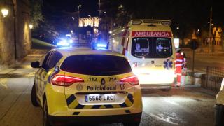 Policía Local de Salamanca junto a un soporte vital básico de SACYL