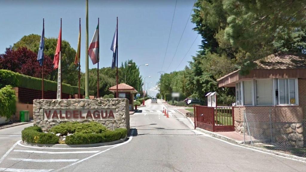 Entrada de la urbanización.