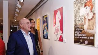 El alcalde de Valladolid, Jesús Julio Carnero, y la concejala de Turismo, Blanca Jiménez, inaugurando la exposición de las fiestas de Valladolid