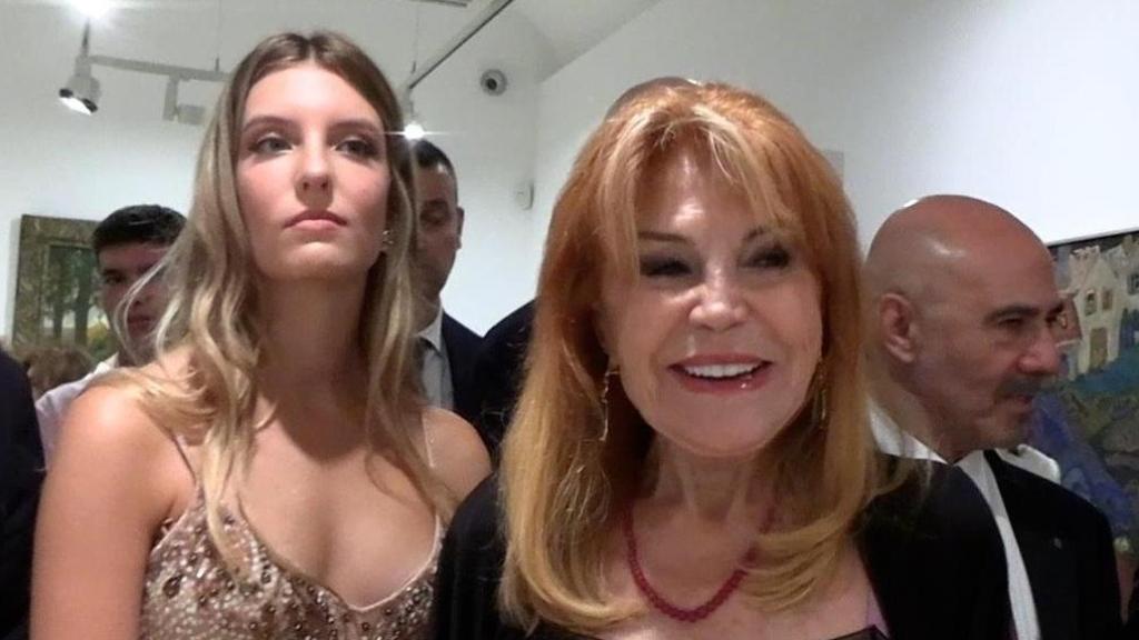 La Baronesa junto a su hija Carmen, durante el acto en Girona.
