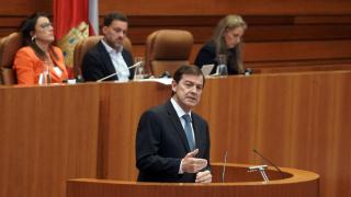 El presidente de la Junta, Alfonso Fernández Mañueco, durante su comparecencia de este viernes en las Cortes de Castilla y León