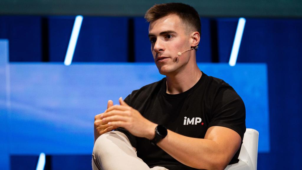 Sergio Beguería en una ponencia en The Wave 2025.