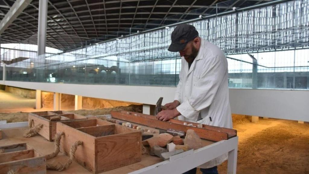 El mosaísta-restaurador Carlos Vela