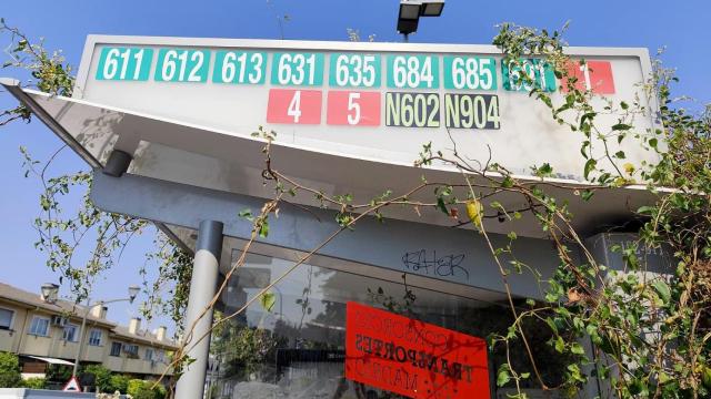 Marquesina de autobús regional en Torrelodones.
