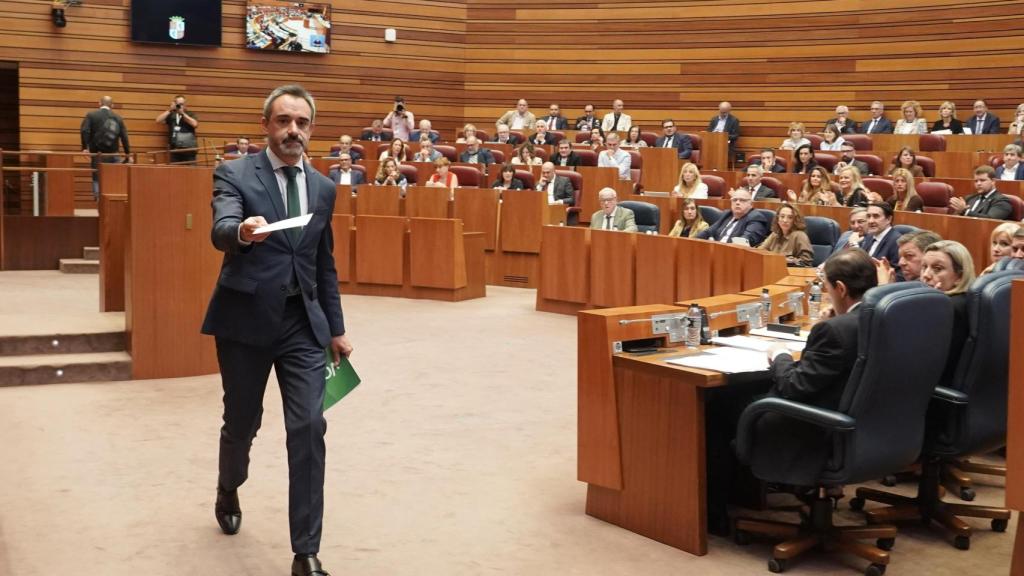 Hierro, de Vox, entrega sus propuestas