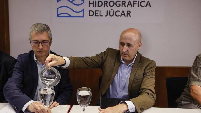 El secretario de Estado de Medio Ambiente, Hugo Morán, y el presidente de la Confederación Hidrográfica del Júcar (CHJ), Miguel Polo.