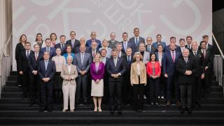 La foto de familia de la reunión informal de ministros de Defensa de la UE celebrada este viernes en Copenhague