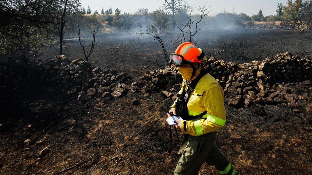 Incendio declarado a pocos metros de Morasverdes, que movilizó a más de una decena de medios