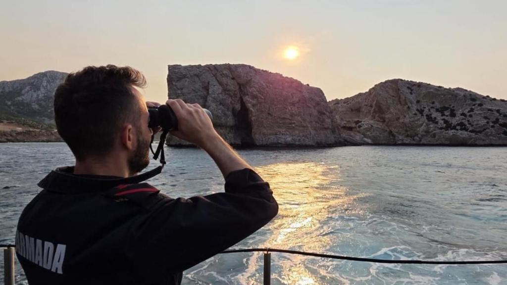 Vigilancia desde el P-83 isla de León