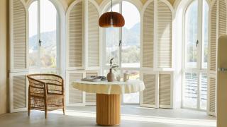 Imagen de un salón con ejemplo del empleo de la tendencia de las curvas.