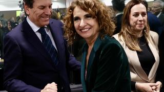 La ministra de Hacienda, María Jesús Montero, y el consejero de Economía y Hacienda y portavoz de la Junta de Castilla y León, Carlos Fernández Carriedo