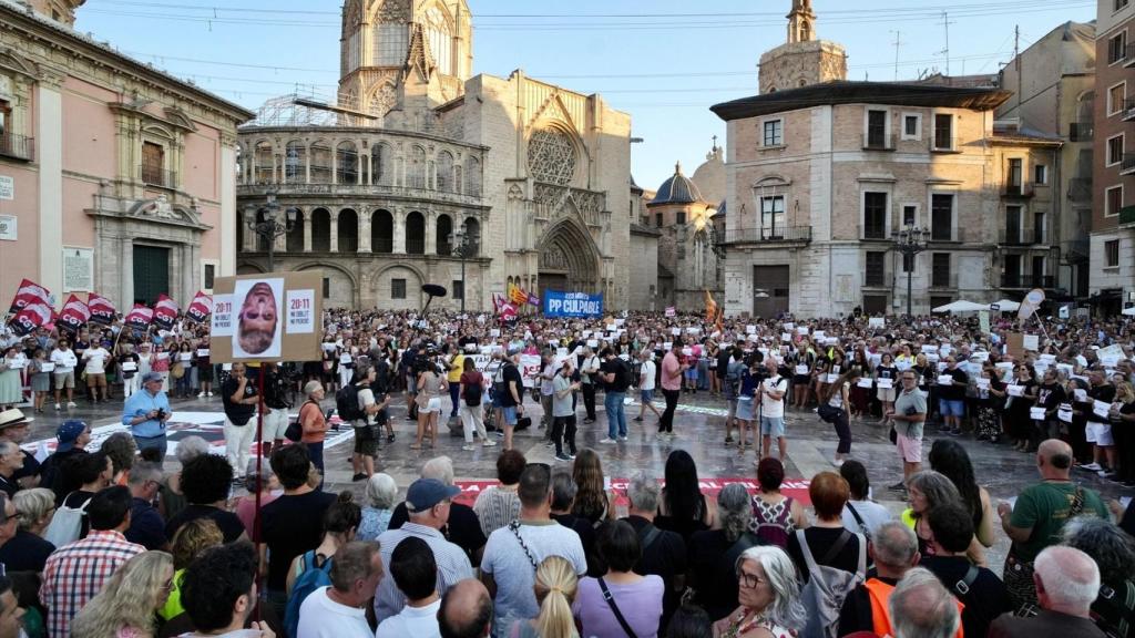 La décima protesta contra Mazón por la dana. Eduardo Manzana/EP