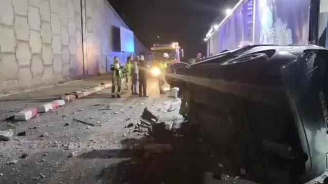 VÍDEO | Un coche cae desde una altura de siete metros y vuelca en un ...