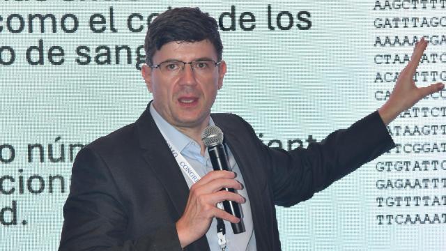 El investigador malagueño Manuel Corpas en una ponencia.