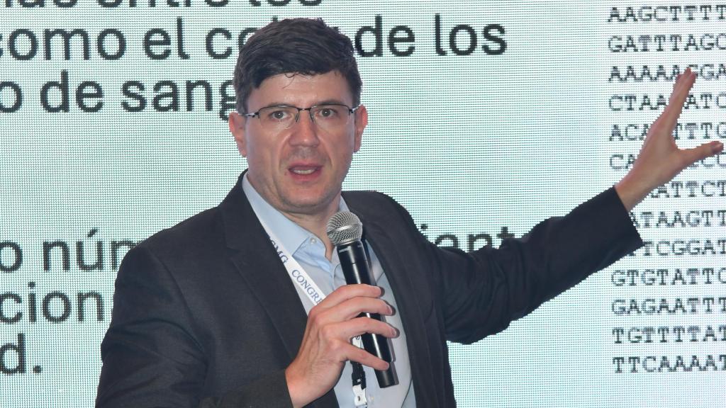 El investigador malagueño Manuel Corpas en una ponencia.