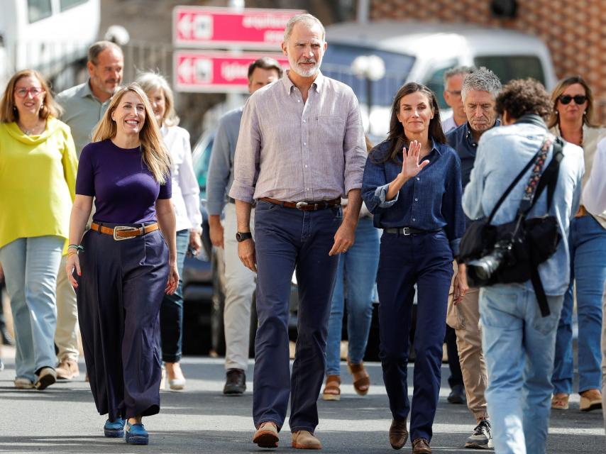 Los Reyes, junto a la presidenta de la Junta de Extremadura.