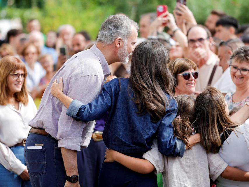 La población del Jerte han mostrado su cariño por la Reina y Felipe VI.