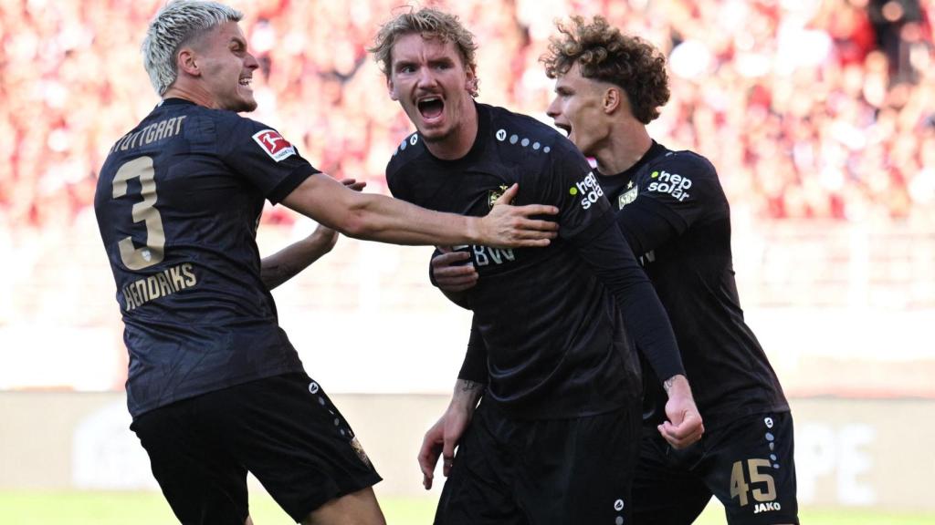 Nick Woltemade celebra un tanto del Stuttgart.