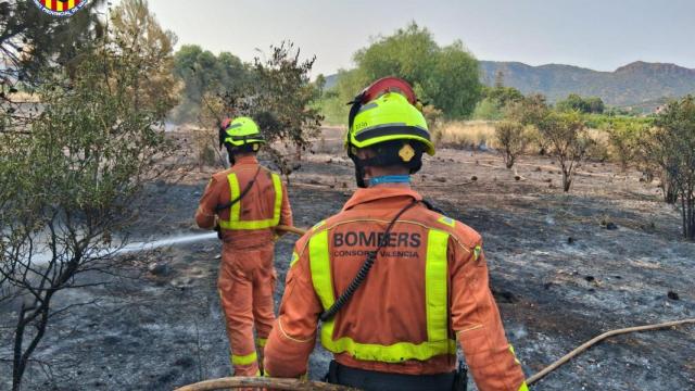 Imagen de archivo de bomberos de Valencia trabajando en un incendio. Bombers Valencia