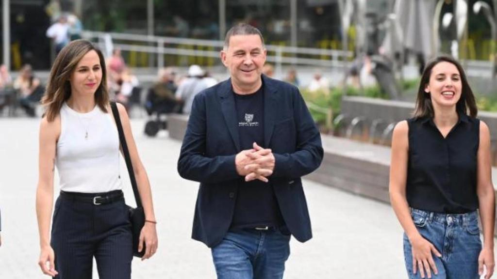 Ione Belarra, Arnaldo Otegi e Irene Montero.