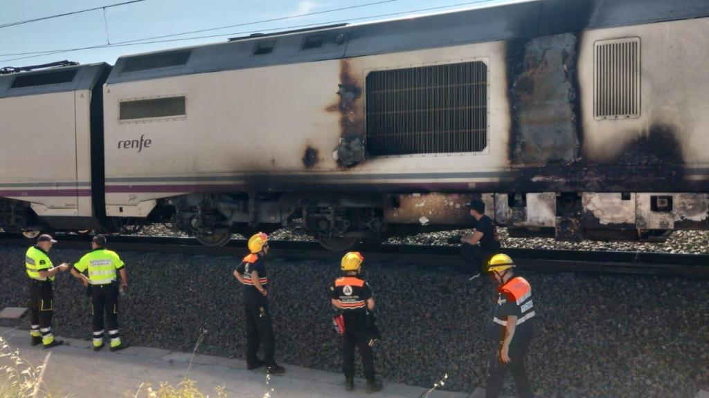 Así ha quedado el vagón del Alvia incendiado en Argamasilla de Calatrava (Ciudad Real).