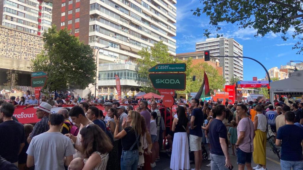 El público en el paseo María Agustín.