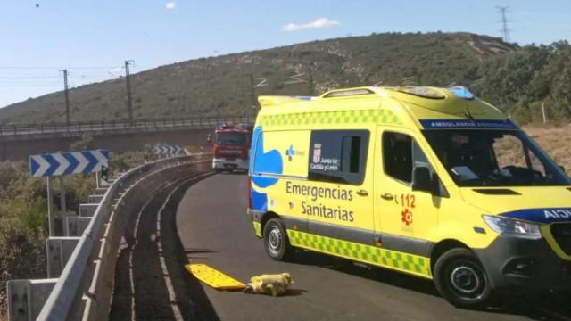 Vecinos de La Colilla logran sacar de un coche accidentado a un conductor que dio varias vueltas de campana