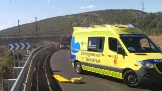 Vecinos de La Colilla logran sacar de un coche accidentado a un conductor que dio varias vueltas de campana