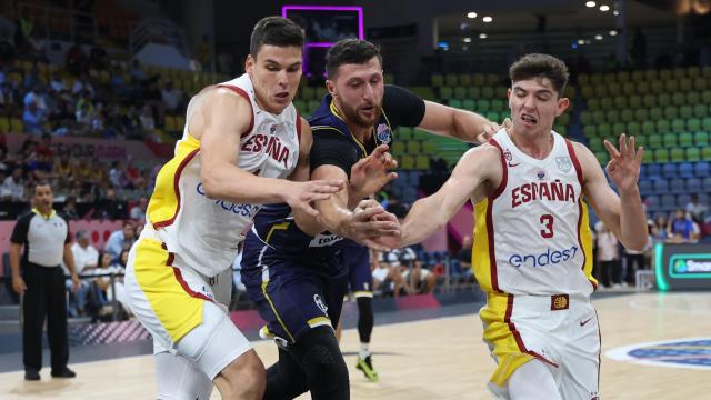 Jusuf Nurkic durante el partido ante España.