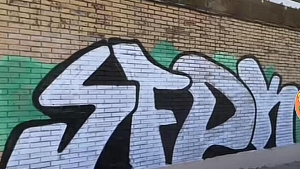 La nueva versión del grafiti de SFDK en Pino Montano.