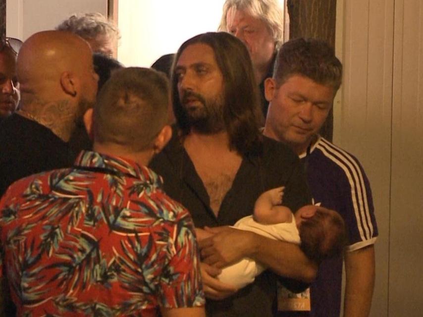 Juan Carmona, con su hija Sara, en Madrid.