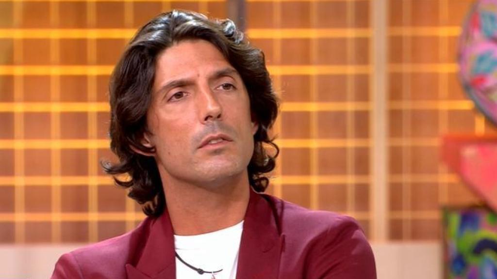 Alejandro, el hijo de María Jiménez, en el plató de 'Fiesta'.