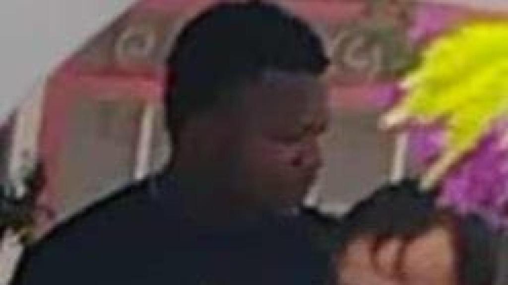 El hombre de color detenido por la Guardia Civil.