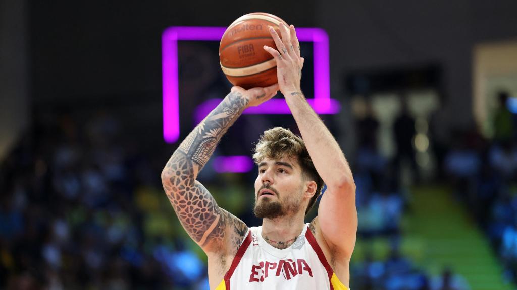 Juancho Hernangómez lanza un tiro libre en el partido ante Chipre.