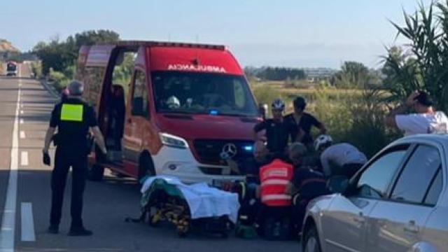 Asistencia al ciclista en la N-330.