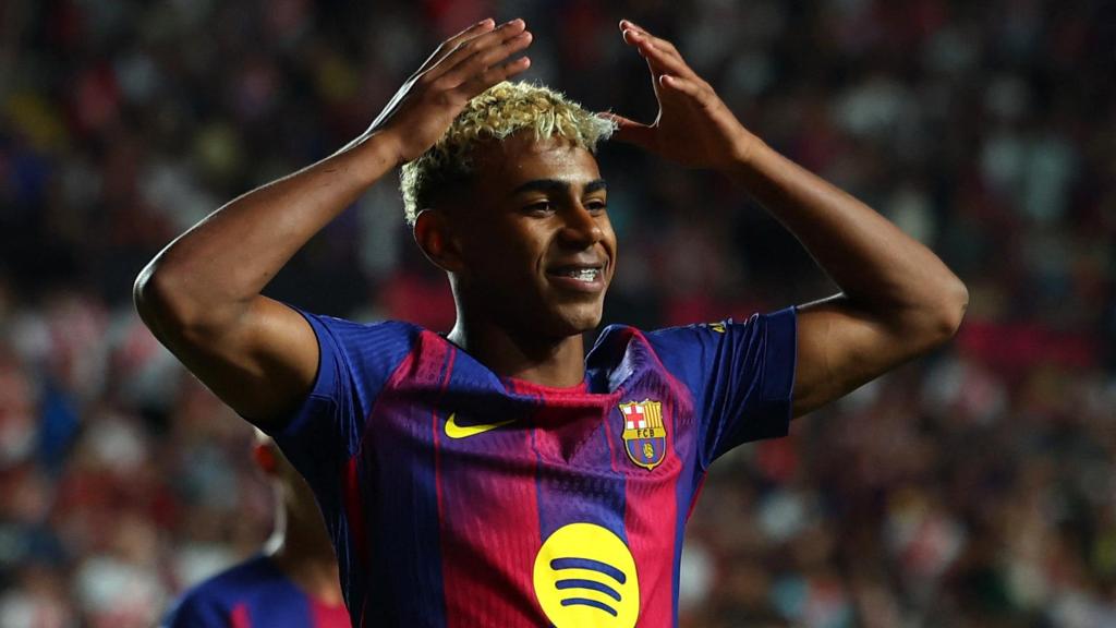 Lamine Yamal celebra su tanto de penalti ante el Rayo.