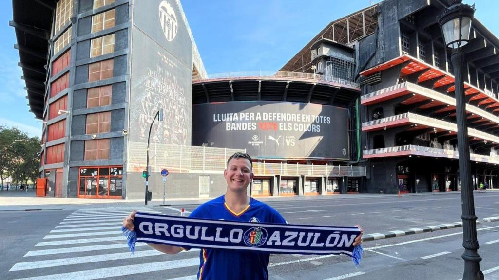Sergio durante su visita a Mestalla. Sersan03 (en X)
