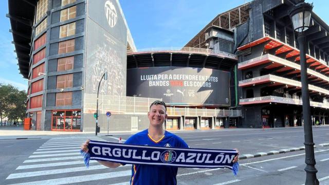 Sergio durante su visita a Mestalla. Sersan03 (en X)