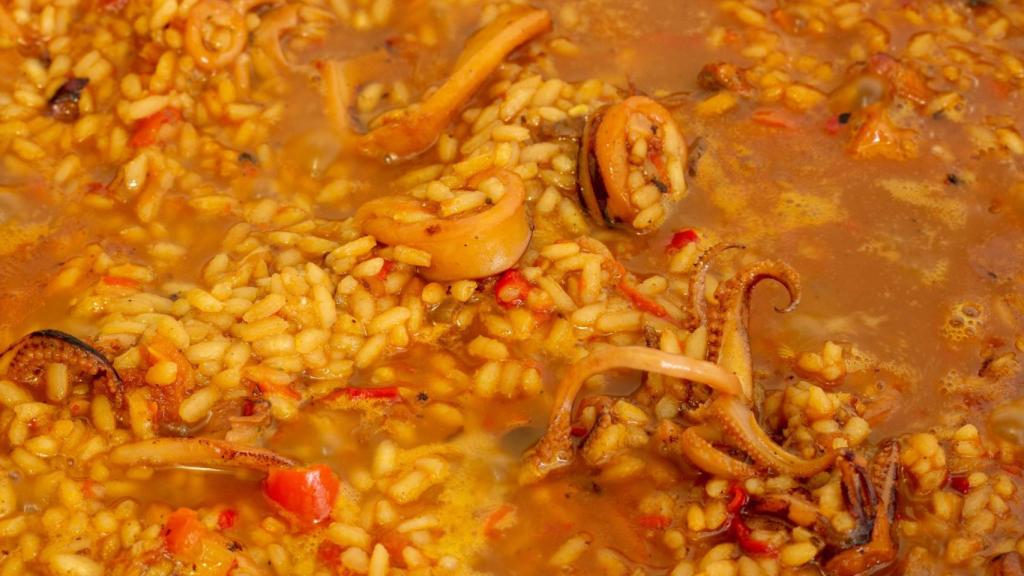 Imagen de un arroz con caldo.