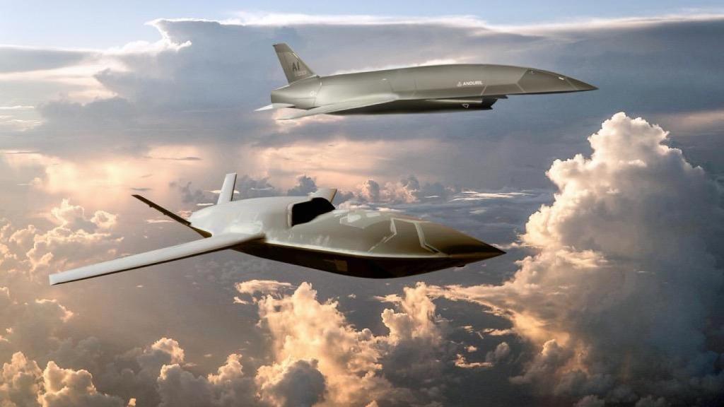 Un modelo por ordenador del YFQ-42, en primer plano, junto a otro de los drones CCA planeados