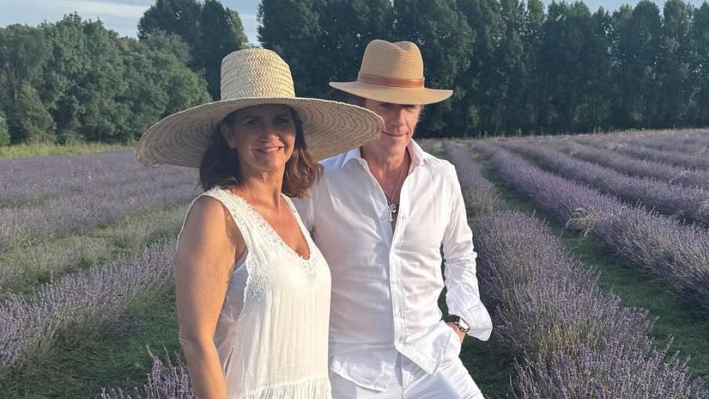 Samantha y Colate Vallejo-Nágera en su pueblo de Segovia durante un encuentro familiar