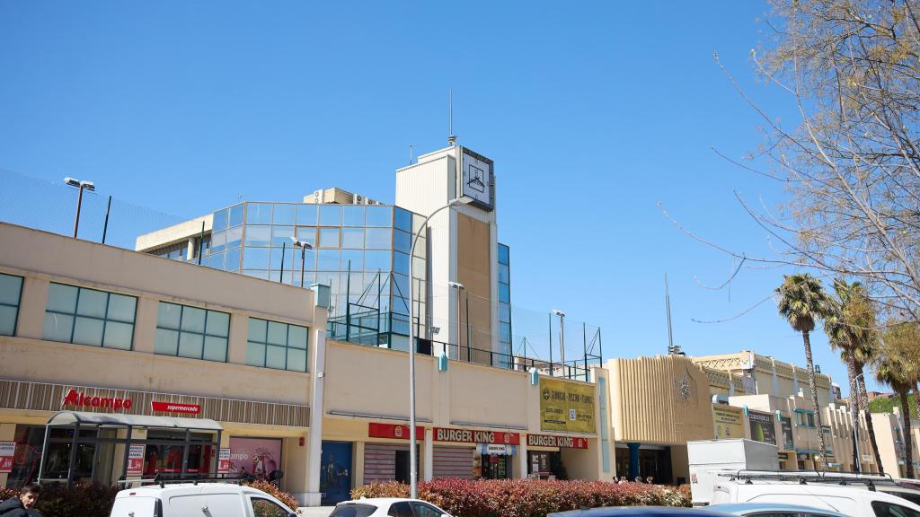 Fachada del Centro Comercial de la Ermita del Santo actualmente.