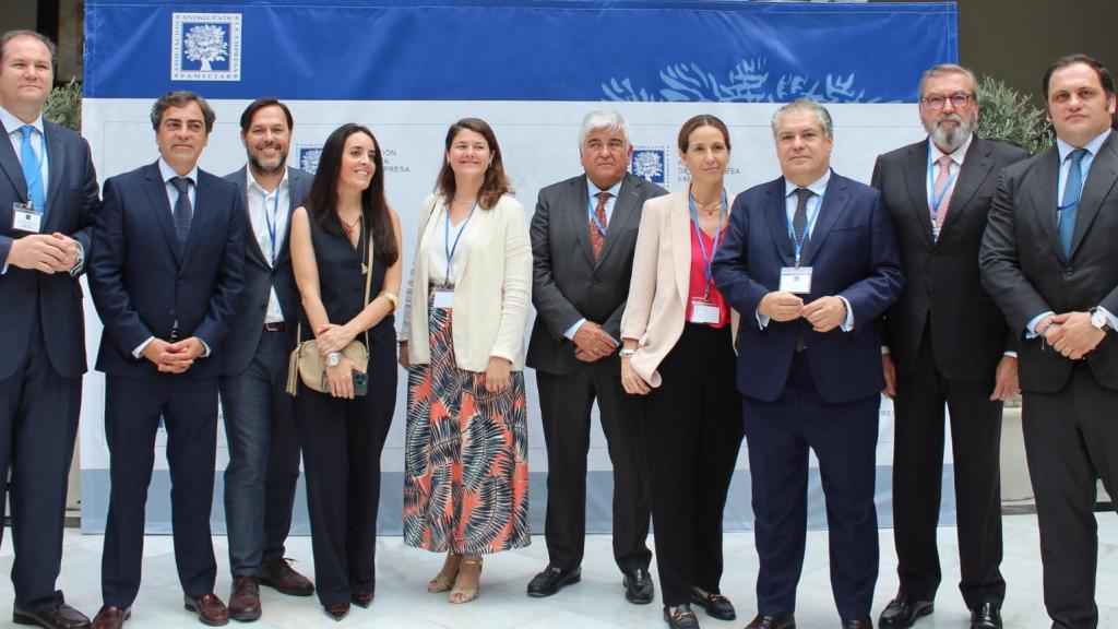 La junta directiva de la Asociación Andaluza de Empresa Familiar.