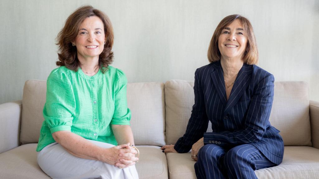 Gadea de la Viuda, directora general de Abante y presidenta de su Fundación, junto a Charo Izquierdo.